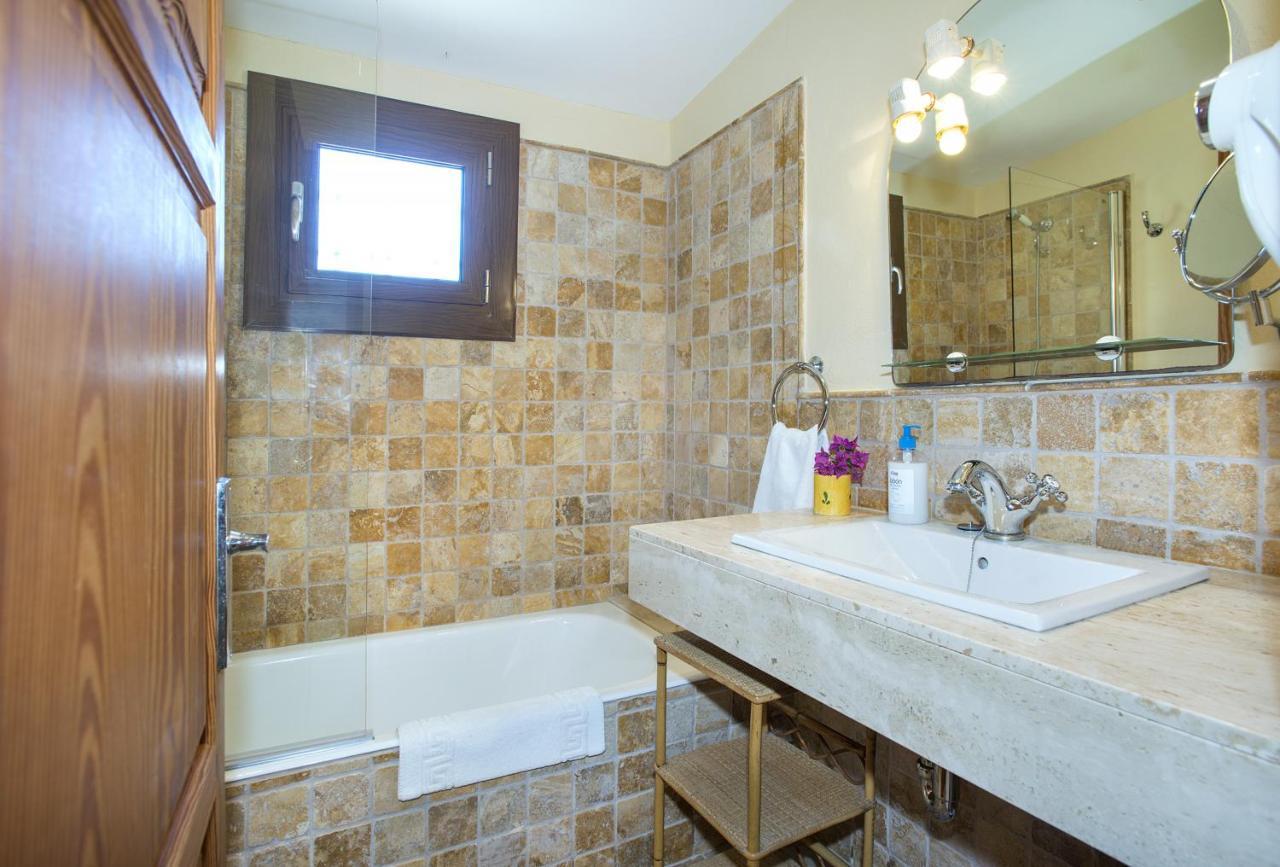 פוינסה Owl Booking Villa Pau - Fantastic Views מראה חיצוני תמונה